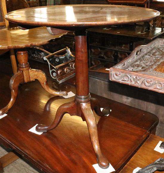 George III mahogany circular  tea table(-)